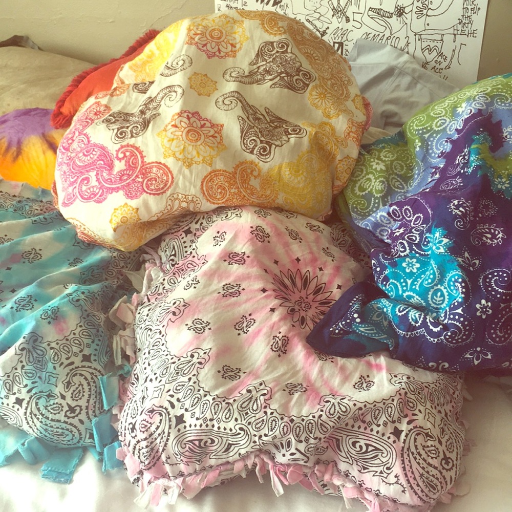 💖tie dyed throw pillows!